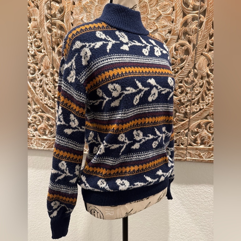 St.John’s Bay Button Back Super Soft Floral Knit Sweater- size S - Picture 5 of 9